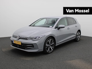 Volkswagen Golf 1.5 eHybrid 50 Edition Navigatie | Camera | parkeersensoren | Cruise control | Airco | 18 Inch Velgen |