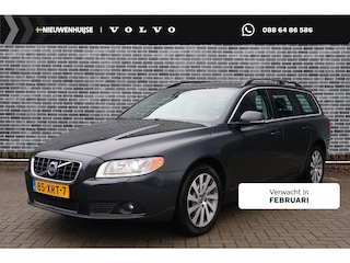 Volvo V70 1.6 T4 Limited Edition | Lederen bekleding | Xenon verlichting | Navigatie | Stoelverwarming | 100% dealer onderhouden | 17" velgen | trekhaak |