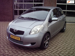 Toyota Yaris 1.3 VVTi Sol MMT AIRCO NL AUTO 4 SEIZOEN BANDEN AUTOPAS INFO 0651503487