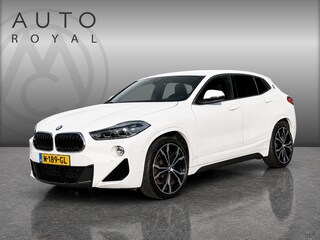 BMW X2 sDrive20i High Executive AUTOMAAT | LEDER | DODEHOEK DETECTIE | ACHTERUIT RIJ CAMERA | SPORT STOELEN| KEYLESS ENTRY/GO|NAVIGATIE | BI- XENON KOPLAMPEN | STOEL VERWARMING |