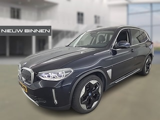 BMW iX3 High Executive 80 kWh | Panoramadak | Keyless | Stoelverwarming | Harman Kardon | Memory Seat | Head-Up Display | 360 Camera | Adaptief Onderstel | Trekhaak | Adaptive LED | Elektrische Stoelen | Apple Carplay |