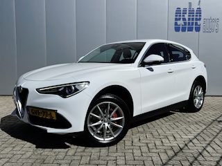 Alfa Romeo Stelvio 2.0 T 280 Pk AWD First Edition Xenon Navigatie Camera Elek Stoelen Leder Stoel + Stuurverwarming 19 inch Velgen DAB