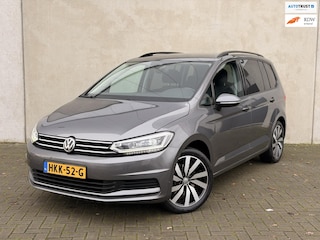 Volkswagen Touran 1.4 TSI DSG Highline 18'' LED Trekhaak Standkachel Keyless