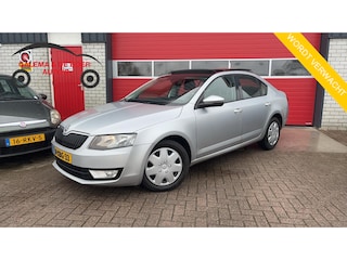 Skoda Octavia 1.2 TSI Greentech Ambition 1STE EIG / PANORAMADAK / TREKHAAK / AIRCO / PDC / BLUETOOTH / CRUISE / NL-AUTO