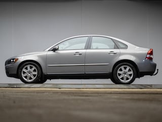 Volvo S40 2.4 Sport (SCHUIFDAK,PDC,CLIMATE,CRUISE,MEMORY SEATS,STOELVERWARMING,LEDER,TREKHAAK,SPORTSTOELEN,LM VELGEN,NETTE STAAT)