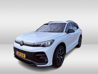 Volkswagen Tiguan 1.5 eHybrid 272pk R-Line Edition Black Style 20"velgen trekhaak