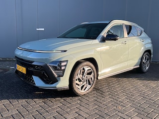 Hyundai Kona 1.6 GDI 141pk HEV N-Line | Premium audio | 360 camera | Bestuurdersstoel met geheugen | Adaptive cruise control | Dodehoek detectie | Full LED koplampen | Stoelverwarming | Stoelventilatie | Stuurverwarming