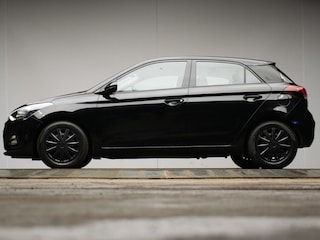 Hyundai i20 1.0 T-GDI Comfort Sport (APPLE CARPLAY,NAVI,CAMERA,CRUISE,PDC,LANE ASSIST,ELEKTRISCH PAKKET,SPORTSTOELEN,NETTE STAAT)