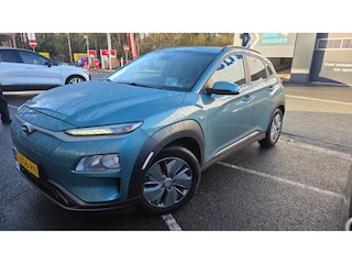 Hyundai Kona EV Fashion 64 kWh | NL-AUTO! | TREKHAAK | CAMERA | DODE HOEK | LANE ASSIST | PARK SENS | CRUISE | STANDKACHEL | PRACHTIGE STAAT!