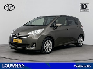 Toyota Verso-S 1.3 VVT-i Trend | Zwart lederen bekleding | Panoramadak | NL-Auto | Trekhaak | Navigatie |