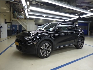 Fiat 600 1.2 Hybrid La Prima 110pk 8 Jaar Garantie! | Vol-Leder | Massage | Adaptive Cruise | Elektr. Stoelen | Stoelverwarming | Elektr. Achterklep | !!