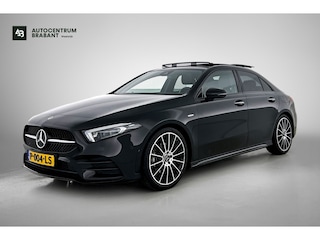 Mercedes-Benz A-klasse 180 Business Solution AMG Night Upgrade Automaat (PANO, SFEERVERLICHTING, STOELVERWARMING, CAMERA, 1e EIG)