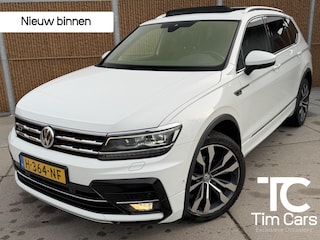 Volkswagen Tiguan 1.5 TSI R-line Automaat | Panoramadak | Stoel en stuurwielverwarming | 20 inch lichtmetalen velgen | Cruise control adaptief | Trekhaak uitklapbaar | Achteruitrijcamera