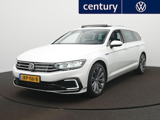 Volkswagen Passat Variant 1.4 TSI PHEV GTE Business Navigatie - ACC - Stoelverwarming - Panoramisch schuif-kanteldak - Camera - Leer - LED