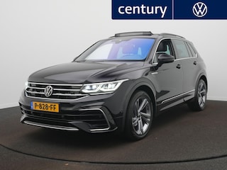 Volkswagen Tiguan 1.5 TSI R-Line Automaat - Trekhaak - Pano dak - Camera - Navigatie - ACC - LED