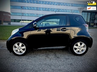Toyota iQ 1.0 VVTi Comfort, LEER,NAVIGATIE, 15", STOELVERWARMING, NAP,APK