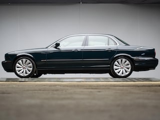 Jaguar XJ 3.5 V8 Sport (CLIMATE,CRUISE,ELEKTRISCHE STOELEN,LEDER,BLUETOOTH,SPORTSTOELEN,19'' LM VELGEN, NIEUWSTAAT)