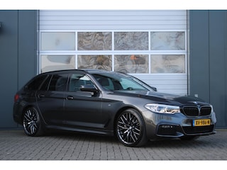 BMW 5-serie Touring 520i High Executive M-Sport HeadUp/Camera/Panodak/Stoel&Stuurverwarming/Virtual/PDC/LederMemory/Navi/LED/20"LM