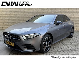 Mercedes-Benz A-klasse 250 e AMG Line 218pk | Adaptieve cruise | Sfeerverlichting | Trekhaak | Apple CarPlay | Stoelverwarming | Navigatie | Lane assist | Dodehoek assistent | Half leder | Camera | LED | DAB | Keyless | Volledig dealeronderhouden!