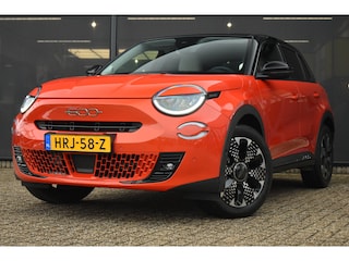 Fiat 600 1.2 Hybrid La Prima 145pk 8 Jaar Garantie! | Vol-Leder | Massage | Elektr. Stoelen | Stoelverwarming | Adaptive Cruise | !!
