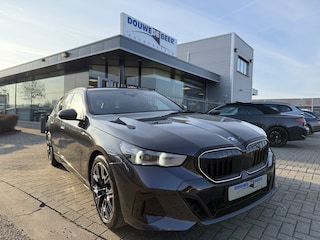 BMW 5-serie Touring 520i M Sport Pro Pano-Dak | Adapt. Cruise | Iconic Glow | Harman Kardon