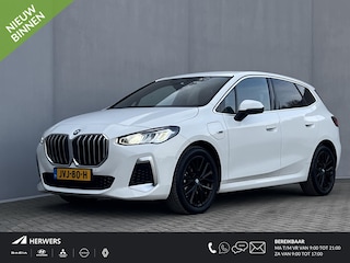 BMW 2-serie Tourer 225e xDrive M-Sport PHEV Automaat / Goed onderhouden / Navigatie / Camera / Apple Carplay Android / M Sportstoelen en stuur / Schakel-flippers /18"  LM wielen /