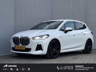 BMW 2-serie Tourer 225e xDrive M-Sport PHEV Automaat / Goed onderhouden / Navigatie / Camera / Apple Carplay Android / M Sportstoelen en stuur / Schakel-flippers /18"  LM wielen /
