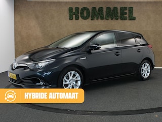 Toyota Auris 1.8 Hybrid Dynamic - ORIGINEEL NEDERLANDSE AUTO - 13 POLIGE VASTE TREKHAAK - TREKGEWICHT 385 KG - NAVIGATIE - VOLLEDIGE ONDERHOUDSHISTORIE AANWEZIG - CONTINENTAL 4 SEIZOENENBANDEN - LICHT/ REGENSENSOR - DAB AUDIO - AUTO VERKEERT IN EEN FRAAIE STAAT