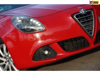 Alfa Romeo Giulietta 1.4 T Distinctive | Rosso Competizion | Clima/Cruise/LMV/Bluetooth/LED - Keurig!