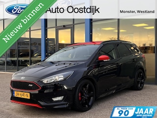 Ford Focus Wagon 1.5 Black Edition 150PK NIEUWE DISTRIBUTIERIEM!! Trekhaak Cruise Navi Parkeersensoren Privacy Glass Rode Remklauwen *Dealer Onderhouden*