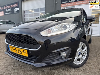 Ford Fiesta 1.0 Style Ultimate met parkeersensoren en navigatie en bluetooth telefoon / media en cruise controle en airco