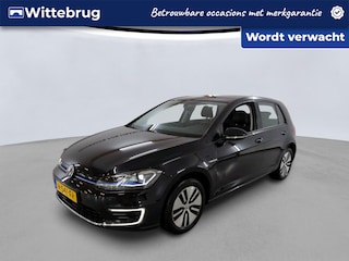 Volkswagen Golf E-DITION 136PK / 16" LMV / Parkeersensoren V+A / LED / Navigatie / App-Connect