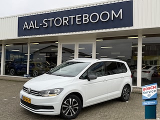 Volkswagen Touran 1.5 TSI Comfortline Business 7p | Automaat | Adapt. Cruise | Apple/Android | PDC v+a | Stoelverwarming | Afn. Trekhaak