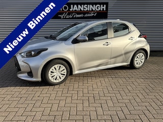 Toyota Yaris 1.5 Hybrid Active Automaat!! | Camera | Clima | Navigatie | Allseason Banden | Cruise | Ndl Auto | RIJKLAARPRIJS INCL 12 MAANDEN GARANTIE EN BEURT