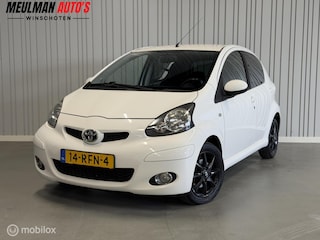 Toyota Aygo 1.0-12V Aspiration Red Navigator