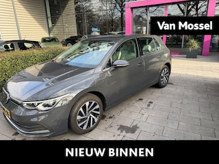 Volkswagen Golf 1.4 eHybrid Style | WORDT VERWACHT | STOELVERWARMING | STUURVERWARMING | ELEKTRISCHE BESTUURDERSSTOEL MET GEHEUGEN | PARKEERSENSOREN | APPLE CARPLAY |