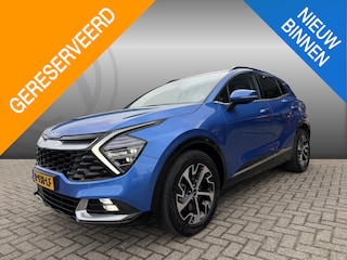 Kia Sportage 1.6 T-GDi Hybrid DynamicPlusLine AWD | 360 GRADEN CAMERA | ELEKTRISCH VERSTELBARE STOELEN | STOELVERWARMING | STUURVERWARMING | PANORAMADAK | NAVIGATIE | LED | DODEHOEK DETECTIE |  | APPLE CARPLAY / ANDROID AUTO | ADAPTIEVE CRUISECONTROL | 1650 KG TREK GEWICHT GEREMD |