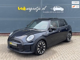 Mini Cooper 1.5 Classic Aut. 5-drs *leer *pano *carplay