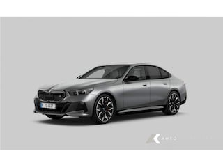 BMW i5 M60 xDrive M-Sport Pro | Bowers & Wilkins | Keyless | Elek. trekhaak | Iconic glow | Panorama | Stoelventilatie/verwarming | Driving Ass. Prof | 360° camera | 21' inch |