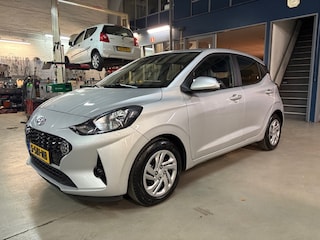 Hyundai i10 1.0i 67pk Comfort Smart | Apple carplay / Android auto | Navigatie | Camera | Armsteun | Bluetooth | Cruise control | NAP | Rijklaar prijs!