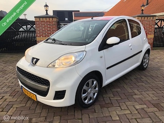 Peugeot 107 1.0-12V XS 5-deurs Airco Keurige auto!!