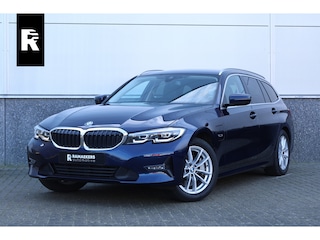 BMW 3-serie Touring 330e Business Edition Plus Individual / Leder / LED /