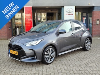 Toyota Yaris 1.5 Hybrid EXECUTIVE LEER JBL-AUDIO 17'' LM-VELGEN HEAD-UP BLIND SPOT APPLE/ANDROID LED KEYLESS CAMERA BLUETOOTH PRIVACY GLASS