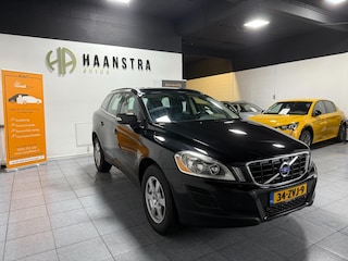 Volvo XC60 2.0 T5 Momentum Navigatie, Dealer Auto, NAP, Nieuw Staat!