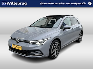 Volkswagen Golf 1.4 eHybrid Style / AUTOMAAT/ PANO/ IQ LIGHT/ HEAD-UP DISPLAY/ KEYLESS/ ELEKTR. STOEL/ DIGITAL DASH/ ADAPT. CRUISE/ PARK. SENSOREN + CAMERA/ RIJ-MODI/ NAVI/ STOEL VERWARM.
