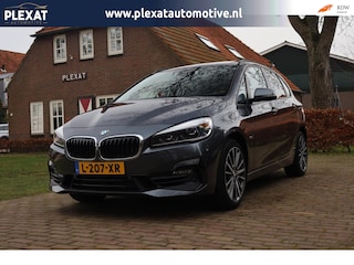 BMW 2-serie Tourer 220i High Executive Aut. | Facelift | Full Led | Panorama | Sportstoelen | Stoelverwarming | 18 Inch |