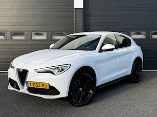 Alfa Romeo Stelvio 2.0 T AWD 280PK First Edition | 20'' | Stoel/Stuur verw. | Memory | Camera | Leder | €22.900,-
