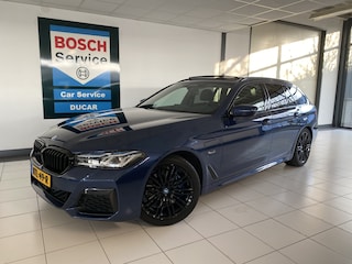 BMW 5-serie Touring 530e High Executive M sport Panoramadak / HUD / Laser koplampen / Trekhaak / Carplay / Elec achterklep