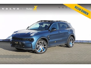 Lynk & Co 01 261pk Automaat Adaptieve Cruise Control / Elektrisch verstelbare voorstoelen / BLIS / Stoelverwarming / Climate Control / Parkeersensoren met 360 gradencamera / Regensensor