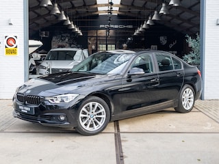BMW 318i Executive *Head-Up Display | Clima | Navi | Cruise | Parkeersensoren*